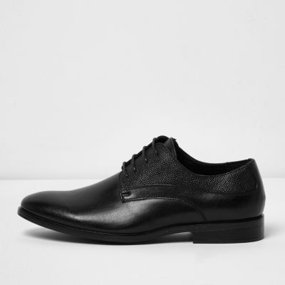Black textured smart shoes